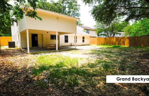 Spring Casa | Stunning Family Home in North Houston! - Briar Creek