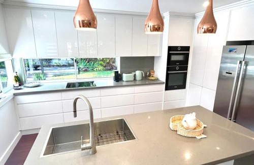 Warriewood Casa | Stunning Family Home with Tropical Garden