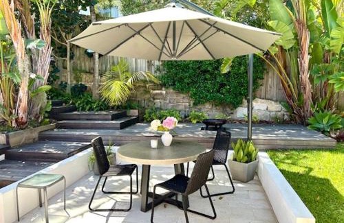 Warriewood Casa | Stunning Family Home with Tropical Garden