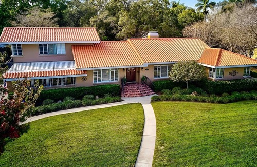 River District Casa | Stunning Family Retreat 4 Bedroom 3 Bathroom Pool Home with Huge Yard