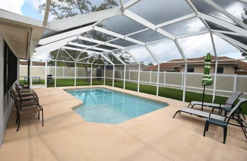 Palm Harbor Casa | Stunning Fenced Home with Heated Pool & Hot Tub