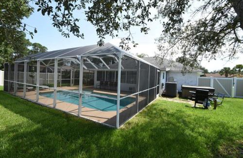 Palm Harbor Casa | Stunning Fenced Home with Heated Pool & Hot Tub