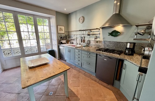 Saint-Savinien Casa | Stunning french townhouse with river frontage and private pool.