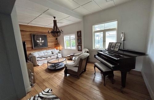 Leamington Casa | Stunning fully renovated Cambridge Villa!