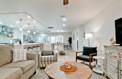 Bradenton Casa | 🌟 STUNNING!- Game Room, Pool, Beaches & Full Remodel!