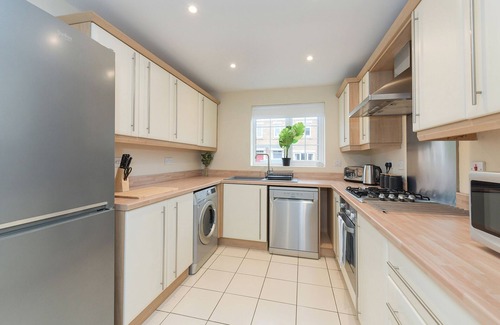 Bingham Casa | Stunning Garden House with Free WIFI and Parking