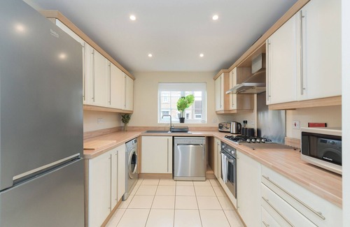 Bingham Casa | Stunning Garden House with Free WIFI and Parking