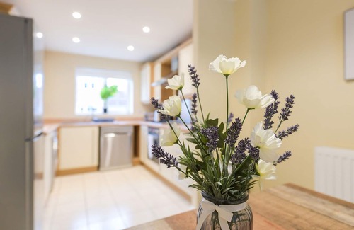 Bingham Casa | Stunning Garden House with Free WIFI and Parking