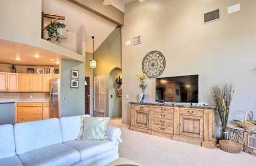 Pinyon Pines Casa | Stunning Getaway w/ Patio + Mountain Views!