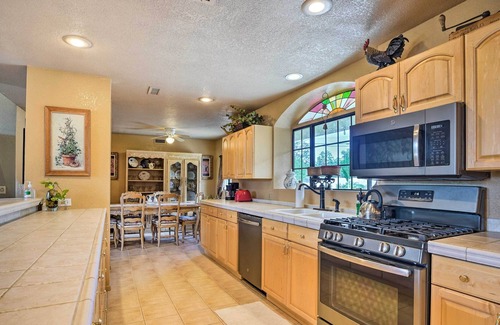 Pinyon Pines Casa | Stunning Getaway w/ Patio + Mountain Views!
