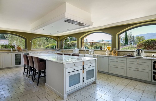 Oppede Casa | Stunning grand house for 16, views of the Luberon, heated pool, air conditioning