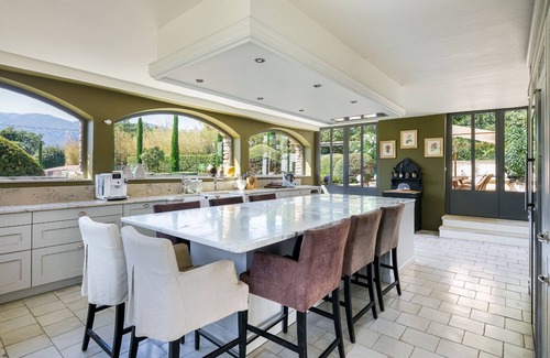 Oppede Casa | Stunning grand house for 16, views of the Luberon, heated pool, air conditioning
