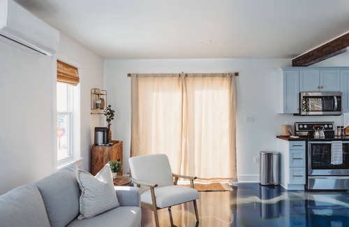 Georgetown Casa | Stunning Guesthouse in historic Georgetown w/hot tub!