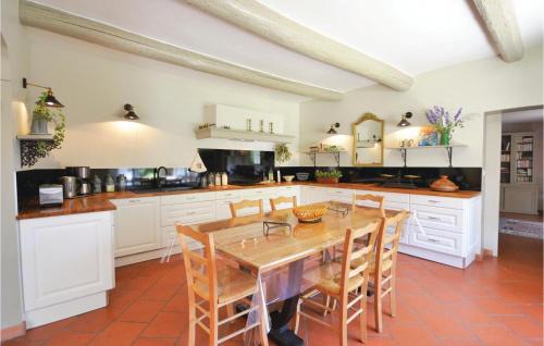 Saint-Quentin-la-Poterie Casa | Stunning Home In Squentin-La-Poterie