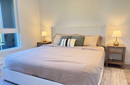 Lyon Street Apartamento | Stunning Haven with Pool Gym Parking Close to Disneyland