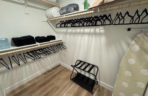 Lyon Street Apartamento | Stunning Haven with Pool Gym Parking Close to Disneyland