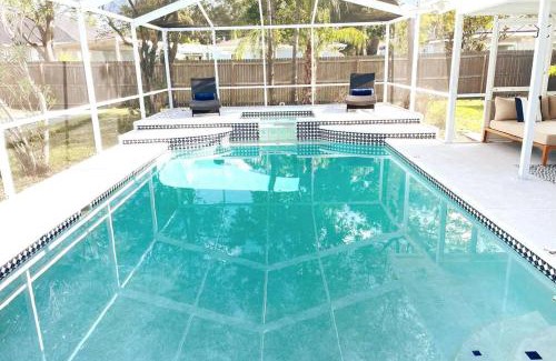 Oakford Park Casa | Stunning Heated Pool & Spa House Blocks to Midtown