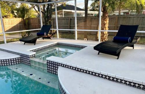 Oakford Park Casa | Stunning Heated Pool & Spa House Blocks to Midtown
