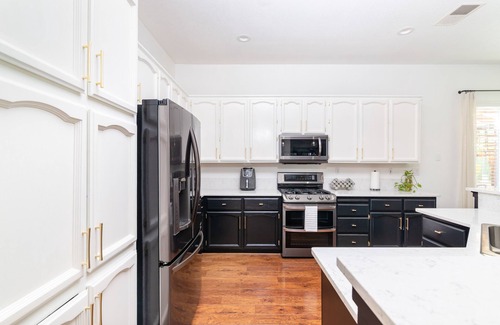 Elk Grove Casa | Stunning Hidden Haven w/Pool! Casa Industrial