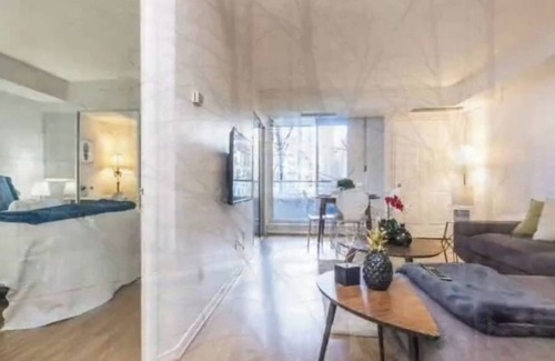 Yorkville Condominio | Stunning High Rise Hotel Style 1 Bed Downtown Condo Best Location Amazing View