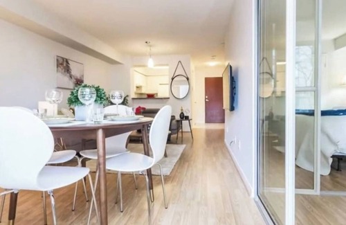 Yorkville Condominio | Stunning High Rise Hotel Style 1 Bed Downtown Condo Best Location Amazing View