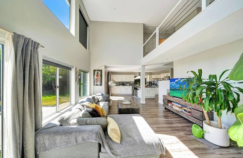 Los Angeles County Casa | Stunning Hilltop 5BR W/ View & Hot Tub!