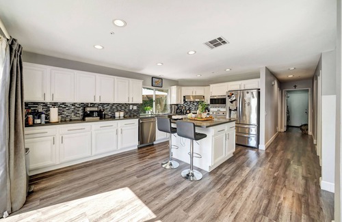 Los Angeles County Casa | Stunning Hilltop 5BR W/ View & Hot Tub!