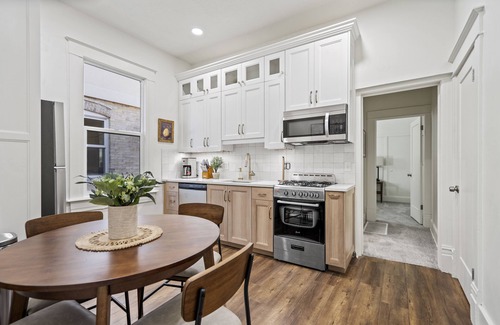 East Central Casa | Stunning Historic Home Walk to U