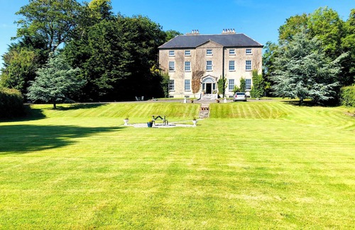 Coolbawn Casa | Stunning historic manor house with WiFi near charming Nenagh
