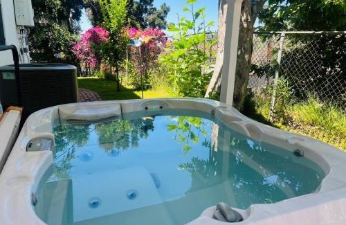 Hollywood Hills West Casa | Stunning Hollywood Hills Remodeled 4BR Oasis with Pool, Hot Tub, and City Skyline Views