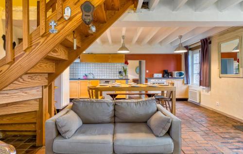 Les Baux-de-Breteuil Casa | Stunning Home In Les Baux De Breteuil