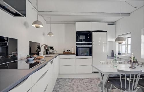Skiveren Casa | Stunning Home In Ålbæk With Wifi