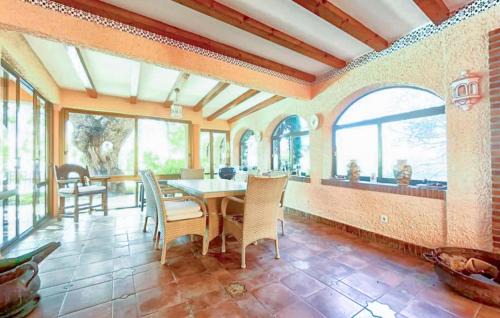Velilla-Taramay Casa | Stunning Home In Almuñecar