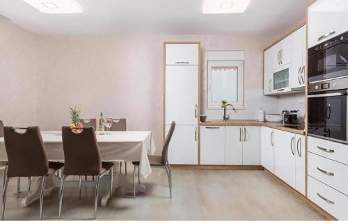 Bibici Casa | Stunning Home In Bibici
