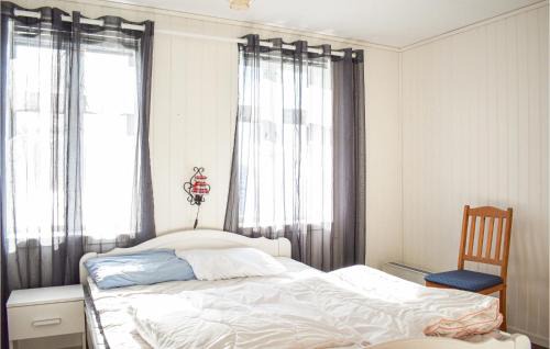 Brekke Casa | Stunning Home In Brekke With Kitchen