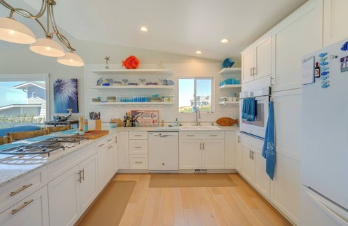 Oak Harbor Casa | Stunning Home in Coupeville w/ Deck + Beach Access