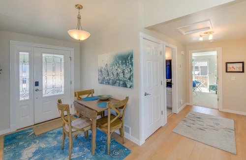 Oak Harbor Casa | Stunning Home in Coupeville with Deck and Beach Access
