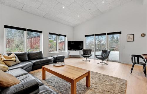 Farvang Casa | Stunning Home In Fårvang With Wifi