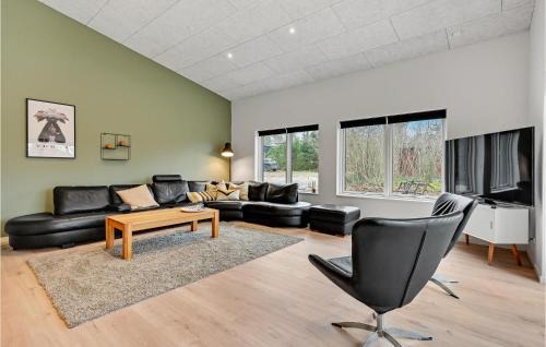 Farvang Casa | Stunning Home In Fårvang With Wifi