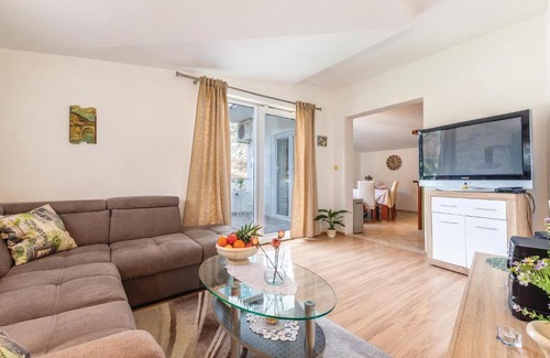 Omis Casa | Stunning Home In Gata-zvecanje With 3 Bedrooms And Wifi