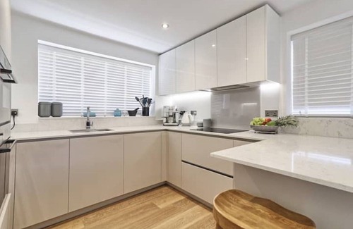 Colchester Casa | Stunning Home in Historic Village, Coggeshall. Between Braintree and Colchester