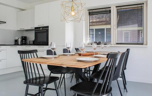 Idskenhuizen Casa | Stunning Home In Idskenhuizen - With Wifi