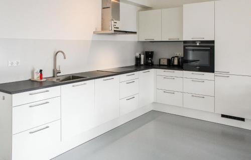 Idskenhuizen Casa | Stunning Home In Idskenhuizen - With Wifi