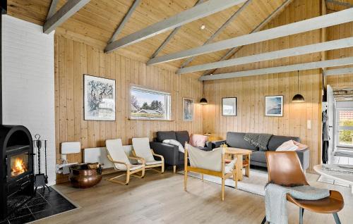 Pøt Strandby Casa | Stunning Home In Juelsminde With Wifi