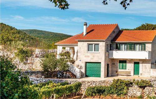 Lokvicici Casa | Stunning Home In Lokvicici With Jacuzzi