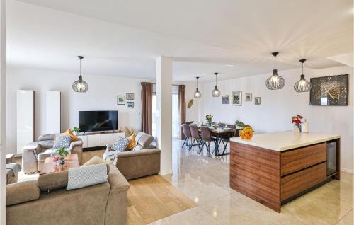 Solin Casa | Stunning Home In Solin