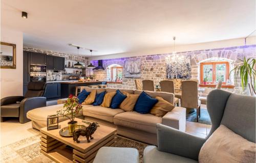 Solin Casa | Stunning Home In Solin With Wifi