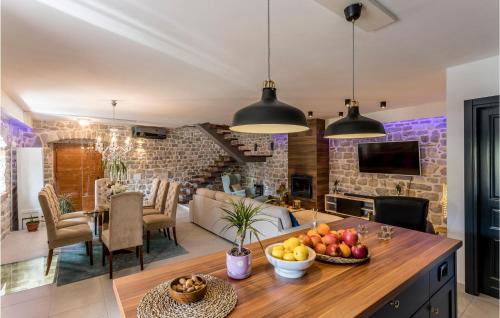 Solin Casa | Stunning Home In Solin With Wifi