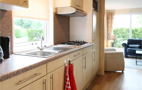 Tzummarum Casa | Stunning Home In Tzummarum With Kitchen