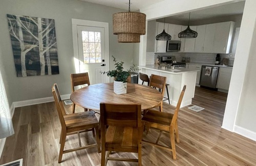 Oakley Casa | Stunning home in vibrant Oakley